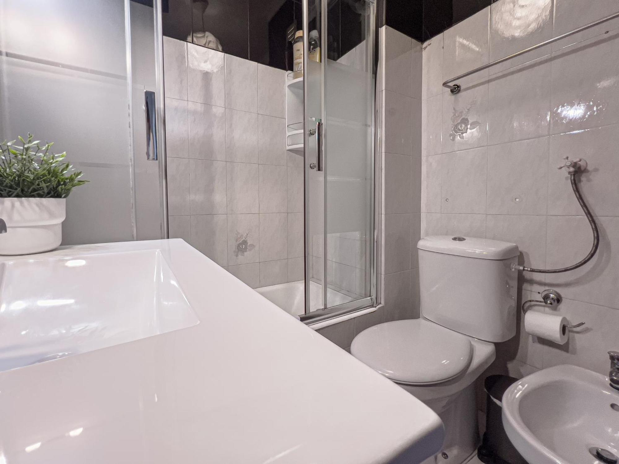 Family-Friendly And Cozy 3-Bedroom Accommodation In Лиссабон Экстерьер фото