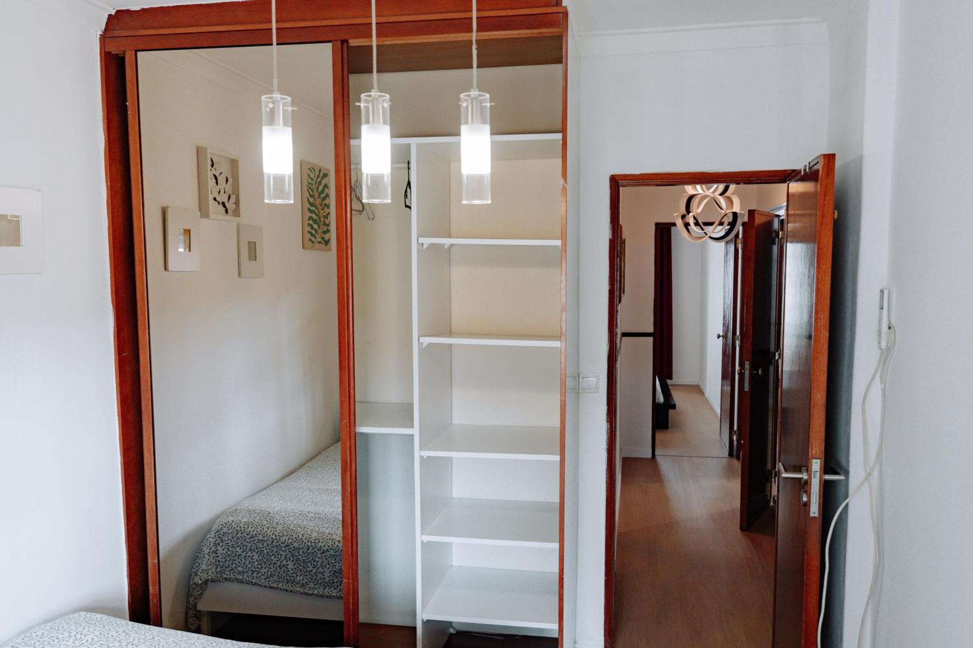 Family-Friendly And Cozy 3-Bedroom Accommodation In Лиссабон Экстерьер фото